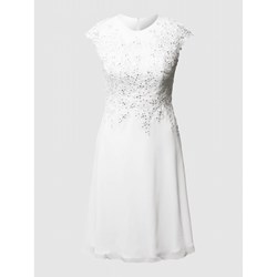 Sukienka biała Luxuar z krótkimi rękawami z okrągłym dekoltem  - zdjęcie produktu