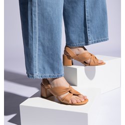 Sandały damskie WITTCHEN z niskim obcasem z klamrą eleganckie  - zdjęcie produktu