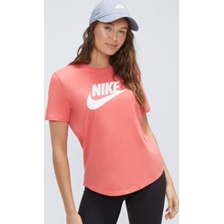 Różowa bluzka damska Nike sportowa z napisami z krótkim rękawem  - zdjęcie produktu