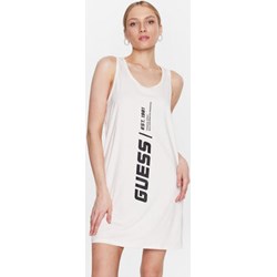 Sukienka Guess z okrągłym dekoltem w stylu młodzieżowym na ramiączkach mini z  - zdjęcie produktu