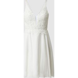 Biała sukienka Luxuar Fashion w serek na ramiączkach mini na sylwestra  - zdjęcie produktu