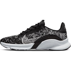 Buty sportowe damskie czarne Nike na wiosnę sznurowane  - zdjęcie produktu