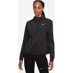 Kurtka damska Nike czarna z kapturem krótka  - zdjęcie produktu