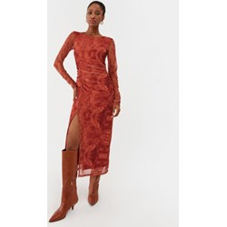 Sisley sukienka midi czerwona dopasowana z długimi rękawami  - zdjęcie produktu