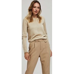 Sweter damski beżowy Moodo.pl z okrągłym dekoltem  - zdjęcie produktu
