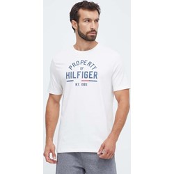 T-shirt męski Tommy Hilfiger biały w nadruki  - zdjęcie produktu