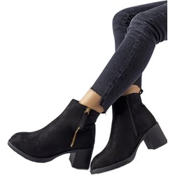 Botki bez zapięcia na obcasie czarne eleganckie zamszowe  - zdjęcie produktu
