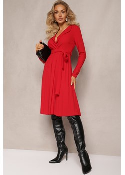 Czerwona Plisowana Midi Sukienka z Kopertowym Dekoltem i Paskiem Materiałowym w Renee wyprzedaż Renee odzież - kod rabatowy