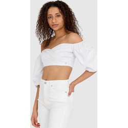 Biała bluzka damska Guess z krótkimi rękawami z dekoltem typu hiszpanka  - zdjęcie produktu