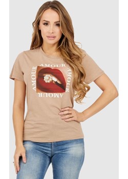 GUESS Beżowy t-shirt damski z nadrukiem amour, Rozmiar L Guess promocja outfit.pl - kod rabatowy