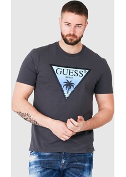 GUESS Grafitowy t-shirt męski z logo z palmą, Rozmiar M Guess promocyjna cena outfit.pl - kod rabatowy