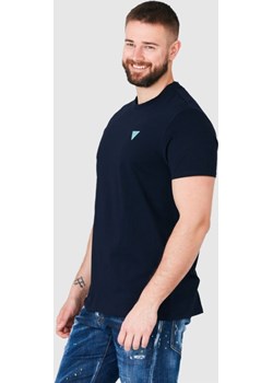 GUESS Granatowy t-shirt męski z turkusowym logo, Rozmiar M Guess promocyjna cena outfit.pl - kod rabatowy