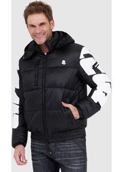 INVICTA Czarna kurtka puchowa męska z dużym logo, Rozmiar L Invicta wyprzedaż outfit.pl - kod rabatowy