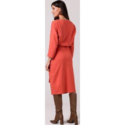 Sukienka BeWear ołówkowa z dresu midi na uczelnię  - zdjęcie produktu