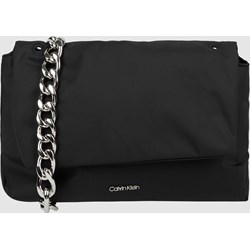 Listonoszka czarna Calvin Klein glamour średniej wielkości matowa  - zdjęcie produktu