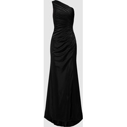 Sukienka Luxuar Fashion w serek satynowa czarna bez rękawów  - zdjęcie produktu