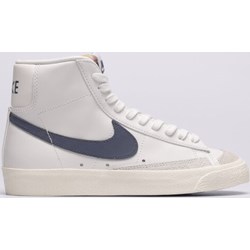 Trampki damskie białe Nike na płaskiej podeszwie sznurowane sportowe na lato  - zdjęcie produktu