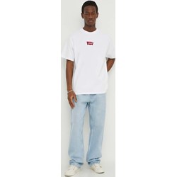 Biały t-shirt męski Levi's z krótkim rękawem  - zdjęcie produktu