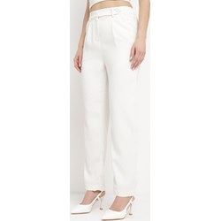 Spodnie damskie Born2be białe  - zdjęcie produktu
