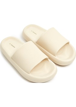 Cropp - Kremowe klapki - kremowy Cropp Cropp - kod rabatowy