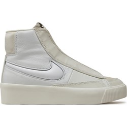 Buty sportowe damskie Nike białe na platformie  - zdjęcie produktu