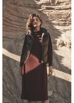 Prążkowana sukienka z golfem Moodo.pl - kod rabatowy