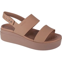 Sandały damskie brązowe Crocs casualowe z gumy na koturnie  - zdjęcie produktu