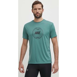 T-shirt męski Nike w sportowym stylu  - zdjęcie produktu