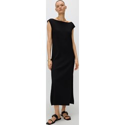Sukienka Reserved bez rękawów prosta czarna midi z okrągłym dekoltem  - zdjęcie produktu