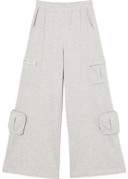 Cropp - Szare spodnie z kieszeniami cargo - jasny szary Cropp Cropp - kod rabatowy