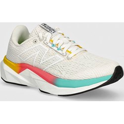Buty sportowe damskie New Balance do biegania sznurowane białe na płaskiej podeszwie  - zdjęcie produktu