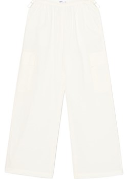 Cropp - Białe spodnie cargo - biały Cropp Cropp - kod rabatowy