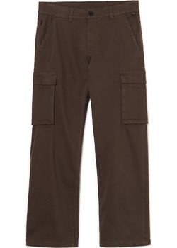 Cropp - Brązowe spodnie z kieszeniami cargo - brązowy Cropp Cropp - kod rabatowy