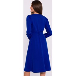 Sukienka Stylove midi z paskiem w stylu klasycznym rozkloszowana z długimi rękawami z okrągłym dekoltem  - zdjęcie produktu