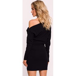 Sukienka Moe z długim rękawem mini casual z odkrytymi ramionami  - zdjęcie produktu