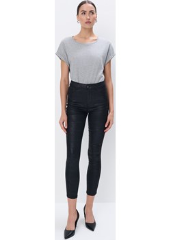 Mohito - Czarne spodnie z połyskiem - czarny Mohito Mohito - kod rabatowy