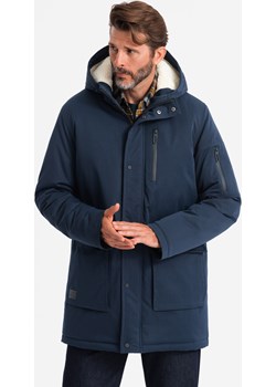 Długa męska kurtka parka z kożuszkiem – granatowa V2 OM-JALJ-0181 ombre - kod rabatowy