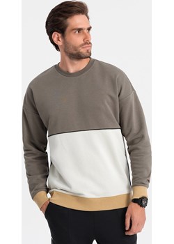 Bluza męska OVERSIZE z kontrastowym łączeniem kolorów -  khaki V7 OM-SSNZ-0130 ombre - kod rabatowy