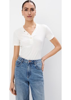 Mohito - T-shirt z dekoltem V - kremowy Mohito Mohito - kod rabatowy