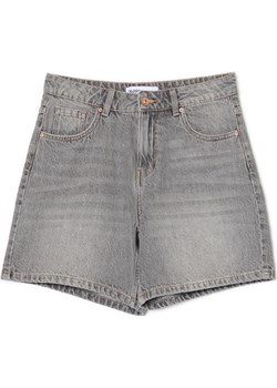 Cropp - Szare jeansowe bermudy z efektem sprania - szary Cropp Cropp - kod rabatowy