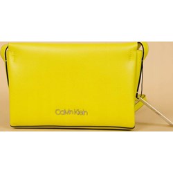 Olika listonoszka na ramię lakierowana  - zdjęcie produktu