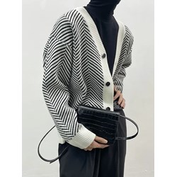 Sweter damski Intimica w paski w serek  - zdjęcie produktu