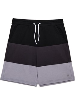 Cropp - Trójkolorowe dresowe szorty - szary Cropp Cropp - kod rabatowy