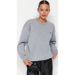 Bluza damska Trendyol z wiskozy jesienna z aplikacjami  casualowa  - zdjęcie produktu