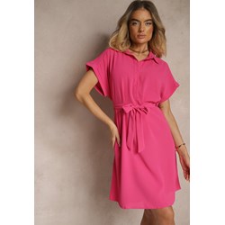 Sukienka różowa Renee z kołnierzykiem na uczelnię z tkaniny mini  - zdjęcie produktu