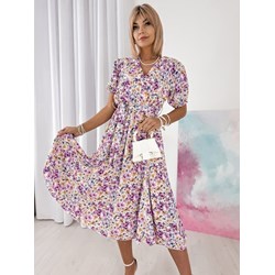 Sukienka w kwiaty w serek z krótkim rękawem  - zdjęcie produktu