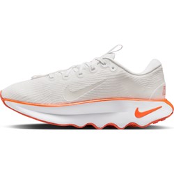 Buty sportowe damskie Nike sznurowane płaskie  - zdjęcie produktu