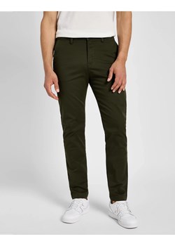 LEE MĘSKIE SPODNIE MATERIAŁOWE SLIM CHINO OLIVE NIGHT 112355772 L71L016192 Lee YouNeedit.pl wyprzedaż - kod rabatowy