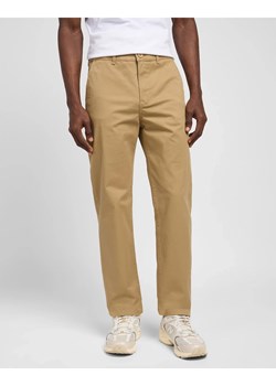 LEE MĘSKIE SPODNIE MATERIAŁOWE LEE REGULAR CHINO CLAY L71FTY60 112145529 Lee promocja YouNeedit.pl - kod rabatowy