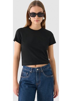 Damski t-shirt crop gładki Outhorn OTHWAW24TTSHF2139 - czarny Outhorn Sportstylestory.com - kod rabatowy